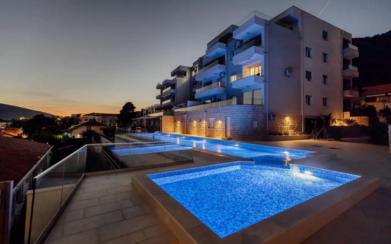 Prodaja, dvosoban stan, 138m², Baošići, Herceg Novi
