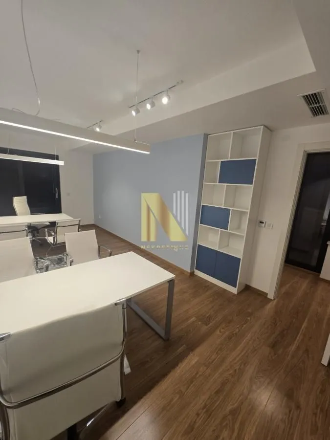 Prodaja, trosoban stan, 101m², Centar, Novi Sad