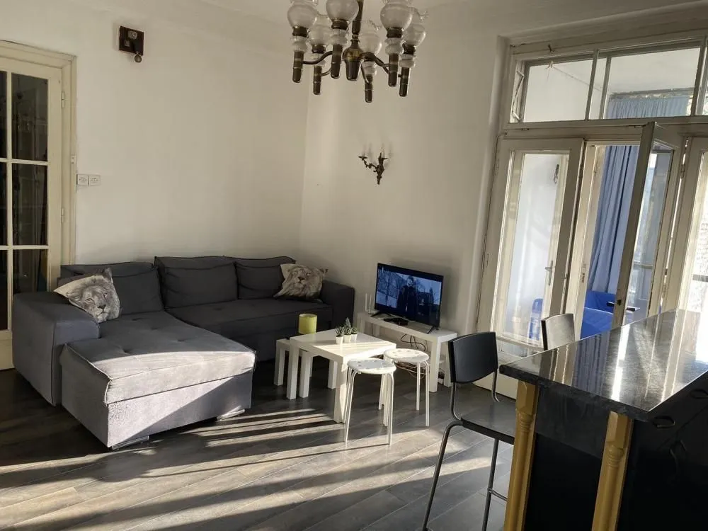 Izdavanje, četvorosoban stan, 120m², Savski Venac, Beograd