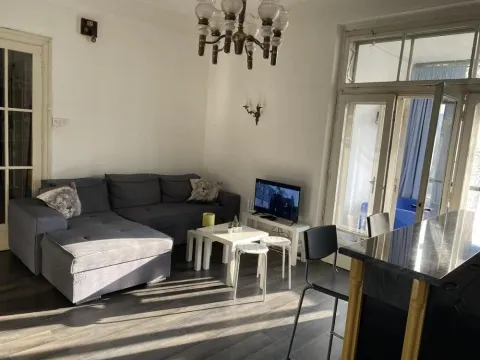 Izdavanje, četvorosoban stan, 120m², Savski Venac, Beograd - image 2
