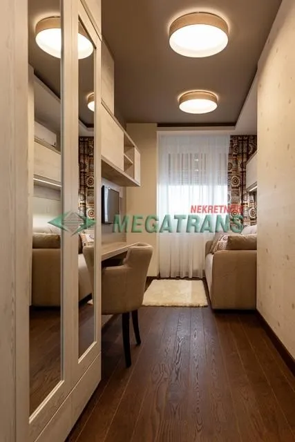 Izdavanje, četvorosoban stan, 112m², Bulevar Oslobodjenja, Novi Sad Sve Podlokacije