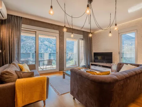 Sale, three bedroom apartment, 132m², Škaljari, Kotor - image 1