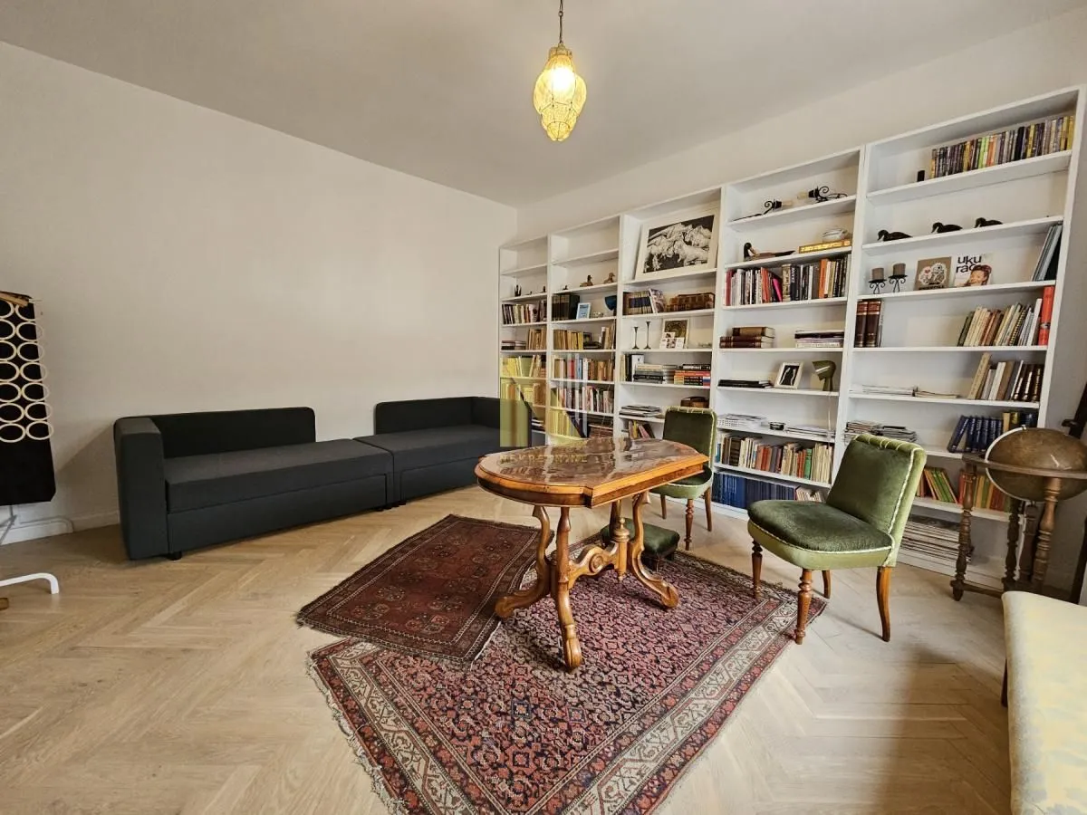 Izdavanje, trosoban stan, 110m², Centar, Novi Sad