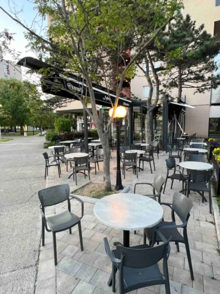 Sale, hospitality venue, 160m², Blok 5, Podgorica