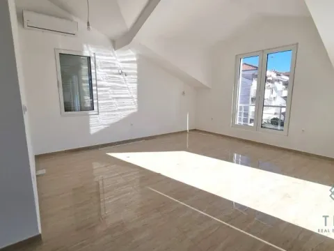 Prodaja, dvosoban stan, 81m², Đenovići, Herceg Novi - image 1