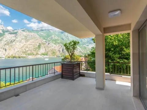 Prodaja, dvosoban stan, 160m², Prčanj, Kotor - image 3