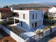 Izdavanje, kuća, 225m², Gornja Gorica, Podgorica - image 1