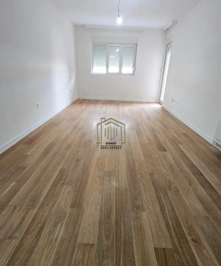 Izdavanje, dvosoban stan, 72m², Central Point, Podgorica