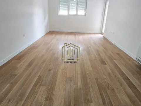 Izdavanje, dvosoban stan, 72m², Central Point, Podgorica