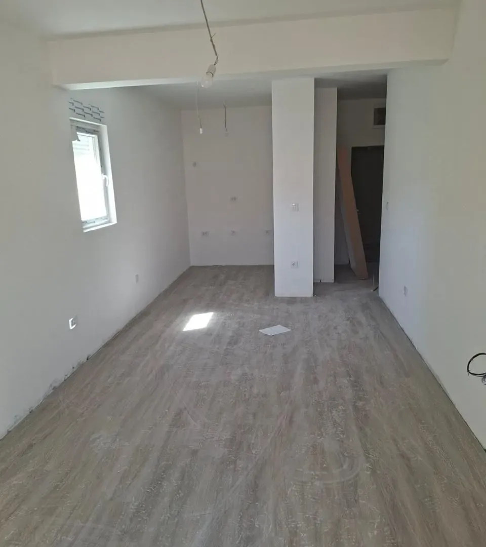 Prodaja, jednosoban stan, 56m², Lazi, Budva
