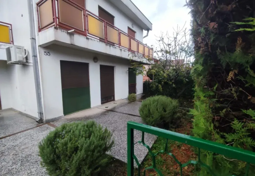 Izdavanje, kuća, 200m², Zagorič, Podgorica