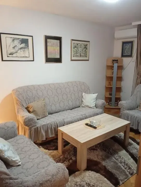 Izdavanje, dvosoban stan, 67m², Blok 6, Podgorica