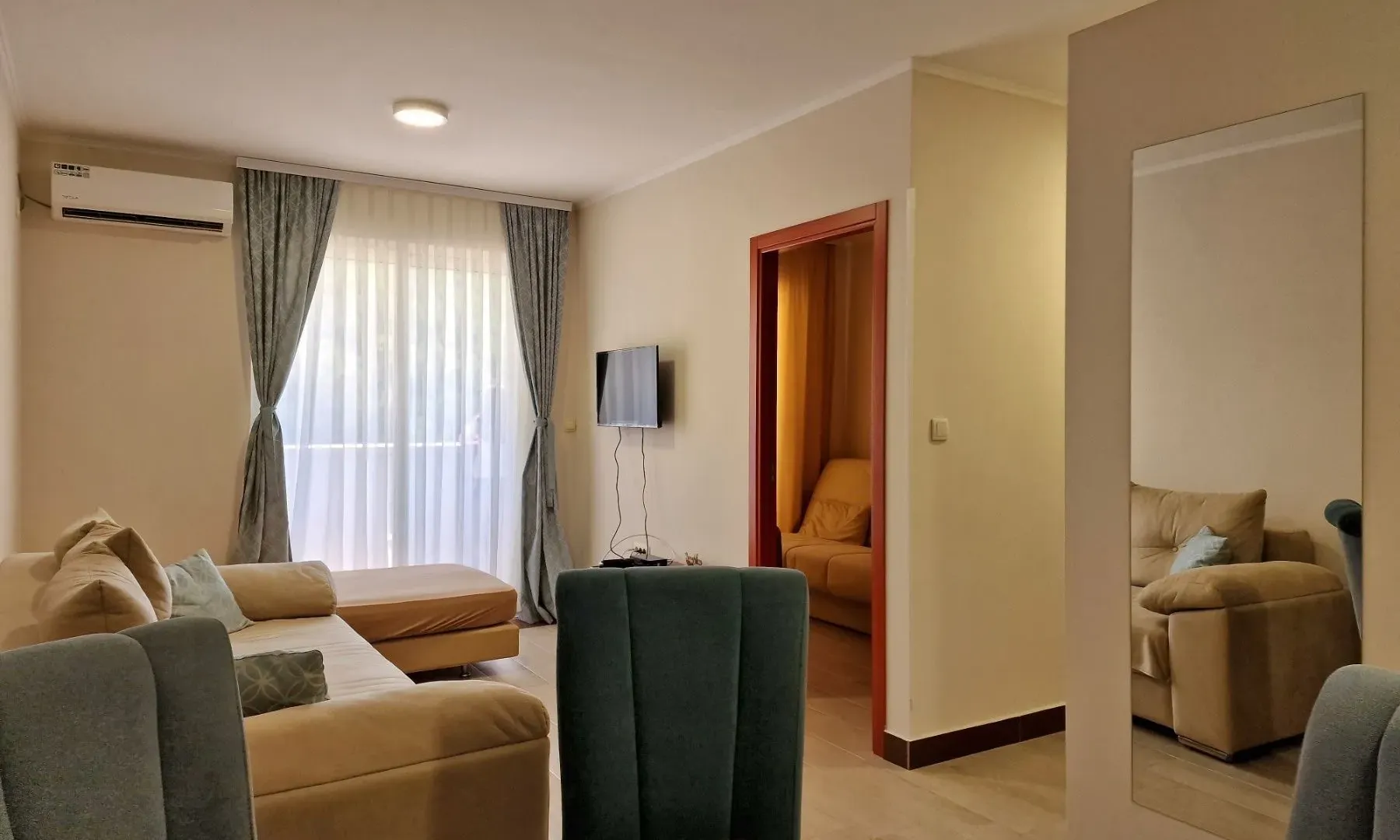 Izdavanje, jednosoban stan, 38m², Bečići, Budva