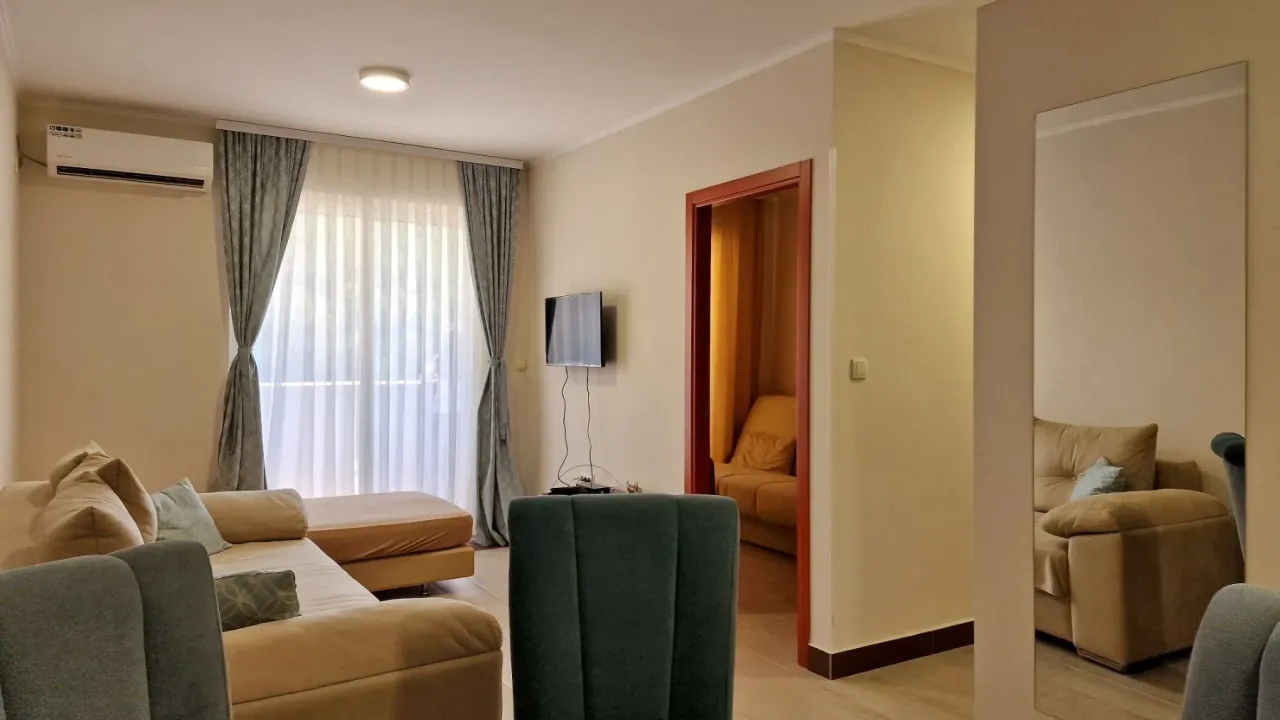 Izdavanje, jednosoban stan, 38m², Bečići, Budva