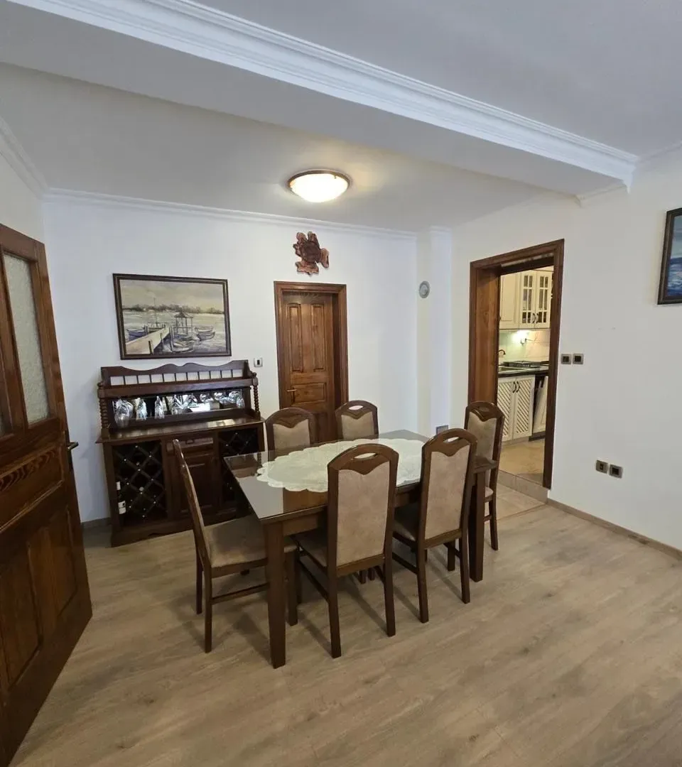 Izdavanje, dvosoban stan, 80m², Tripovići, Tivat