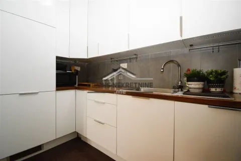 Rent, two bedroom apartment, 75m², Gorica C, Podgorica - image 9