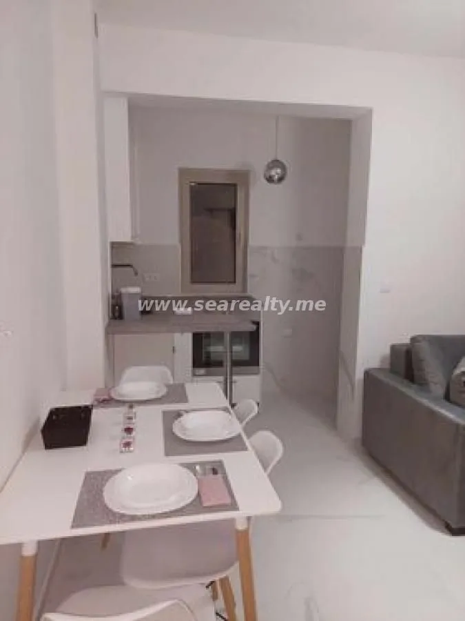 Izdavanje, dvosoban stan, 64m², Budva, Crna Gora