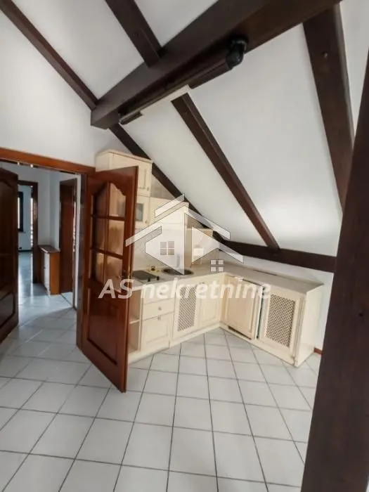 Izdavanje, kuća, 360m², Voždovac Sve Podlokacije, Beograd