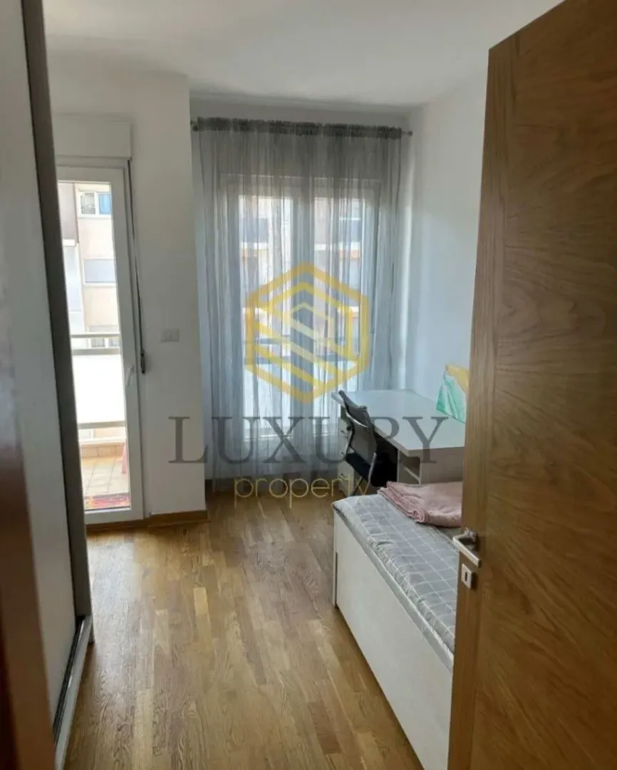 Izdavanje, dvosoban stan, 64m², City Kvart, Podgorica