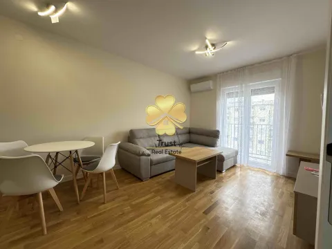 Izdavanje, jednosoban stan, 42m2, Pobrežje, Podgorica Izdavanje, jednosoban stan, 42m2, Pobrežje, Podgorica