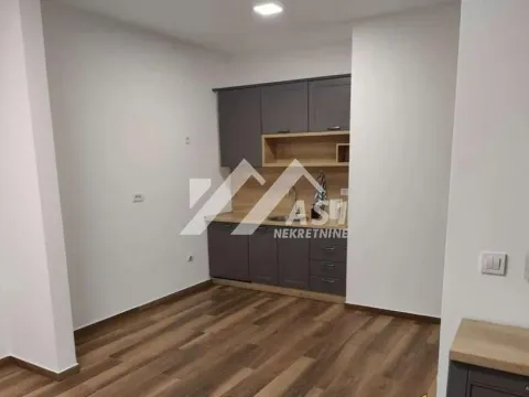 Izdavanje, četvorosoban stan, 100m², Stari grad, Novi Sad - image 2
