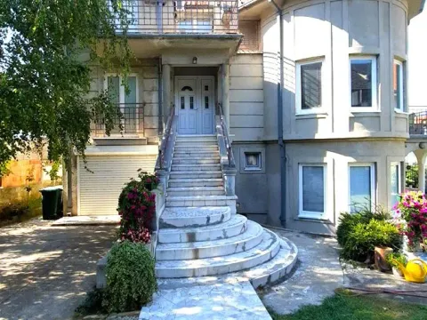 Sale, house, 363m², Zvezdara Sve Podlokacije, Beograd - image 8