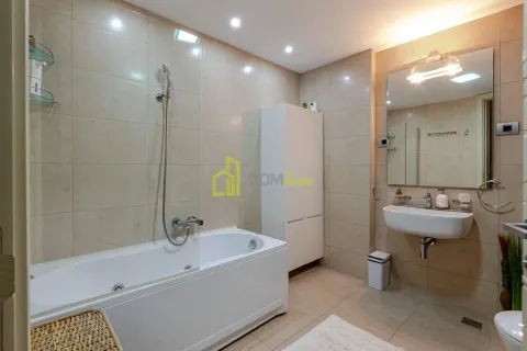 Sale, two bedroom apartment, 94m², Centar, Budva - image 10