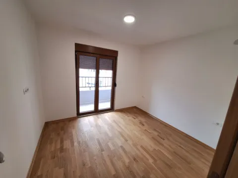 Izdavanje, dvosoban stan, 57m², Stari Aerodrom, Podgorica - image 3