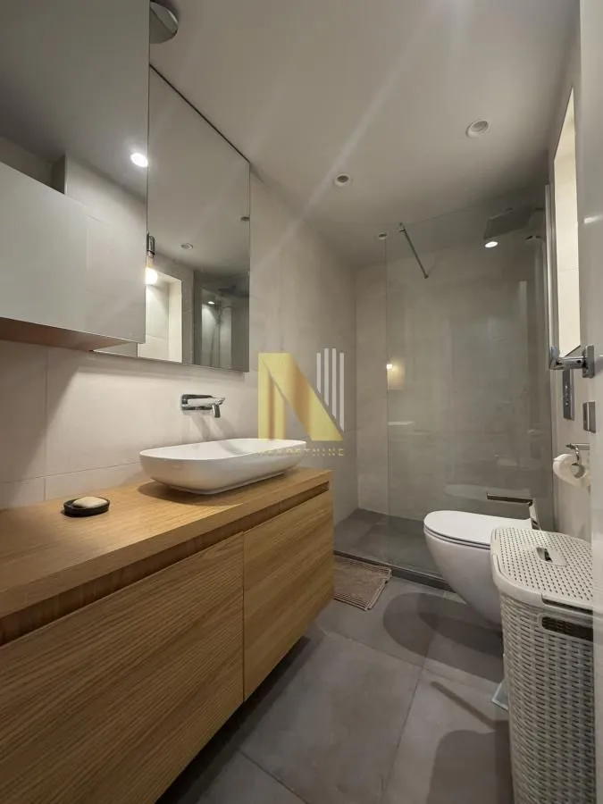 Izdavanje, četvorosoban stan, 100m², Stari grad, Novi Sad
