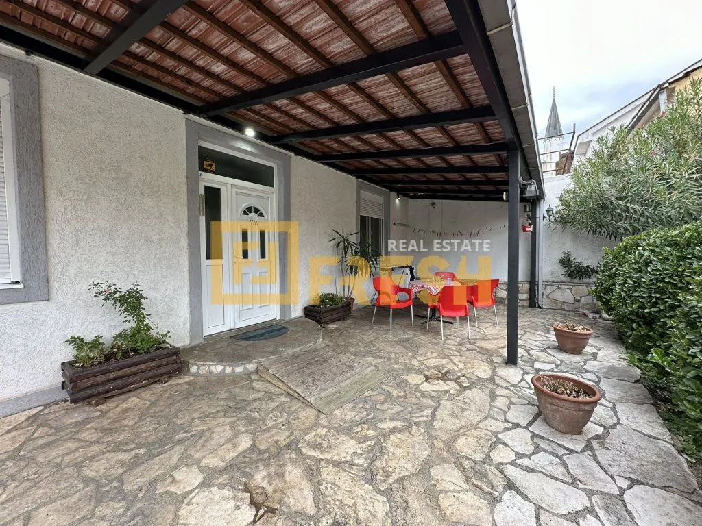 Prodaja, kuća, 103m², Stara Varoš, Podgorica