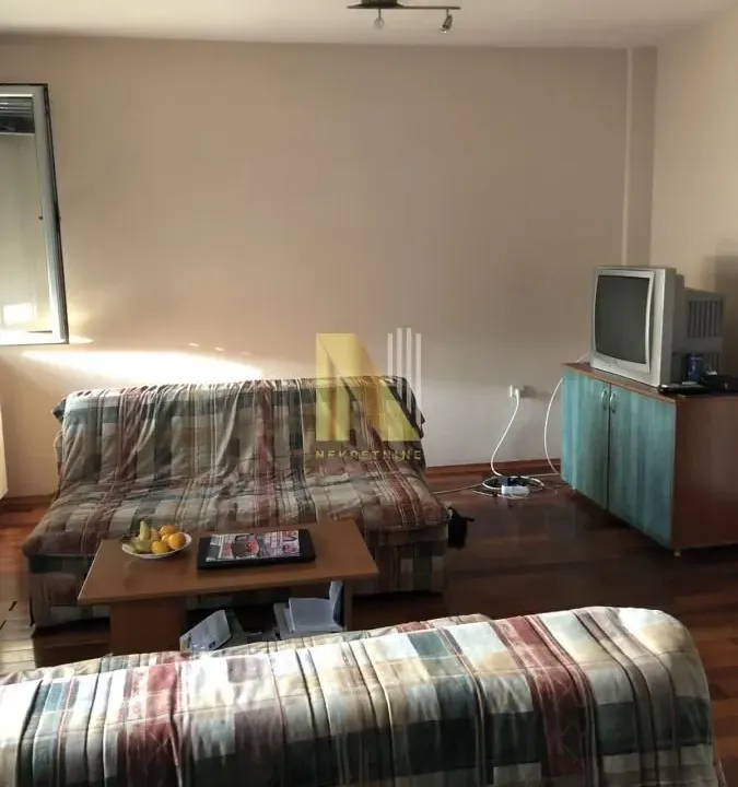 Izdavanje, garsonjera, 31m², Bulevar Oslobodjenja, Novi Sad Sve Podlokacije