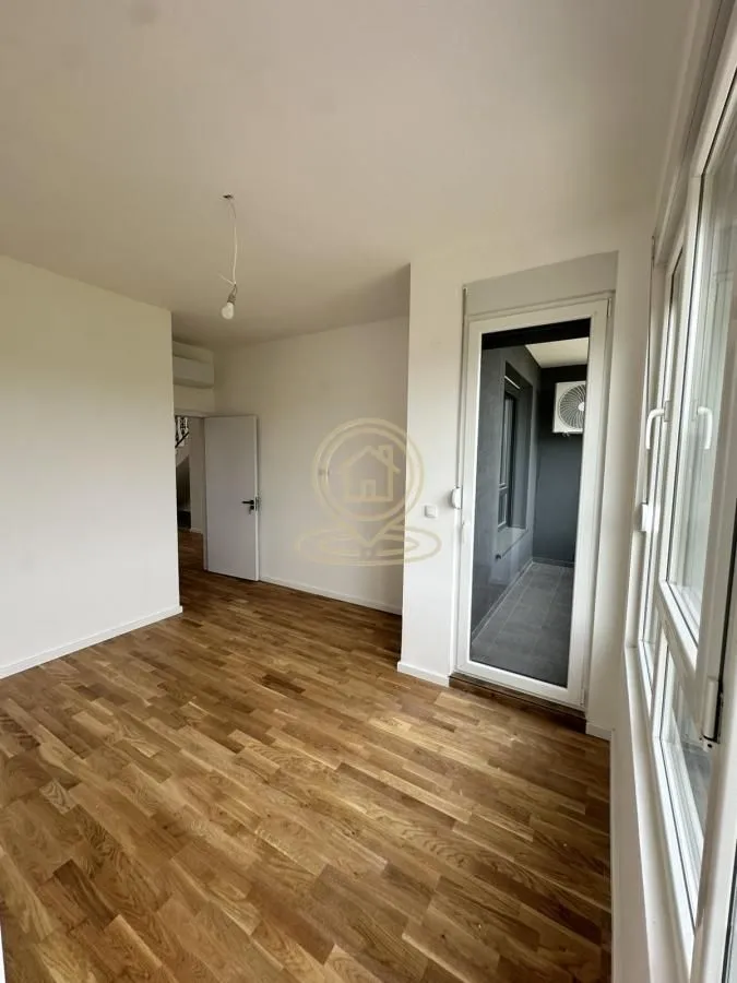 Prodaja, stan, 225m², Karagača, Petrovaradin