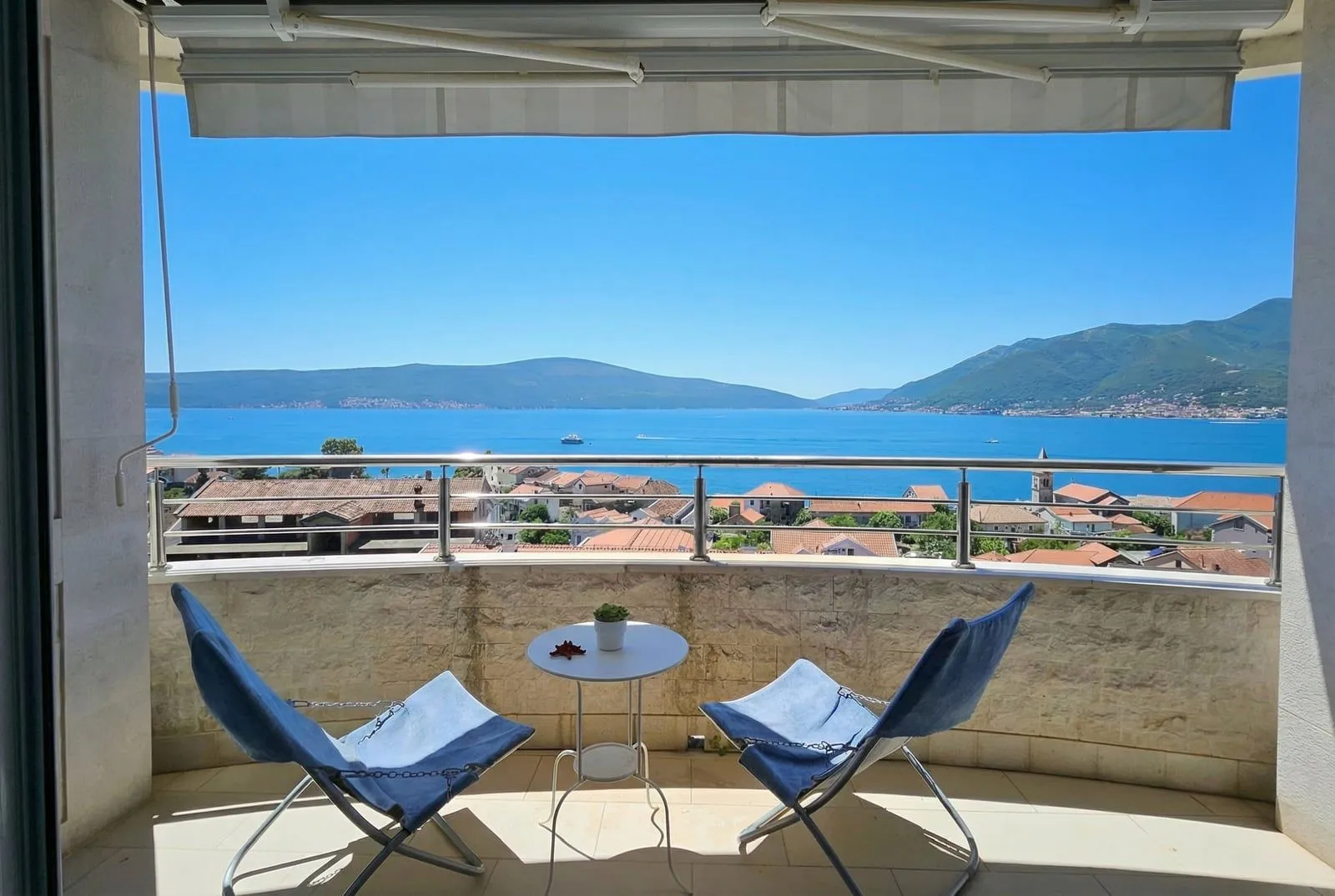 Prodaja, četvorosoban stan, 90m², Tivat, Crna Gora