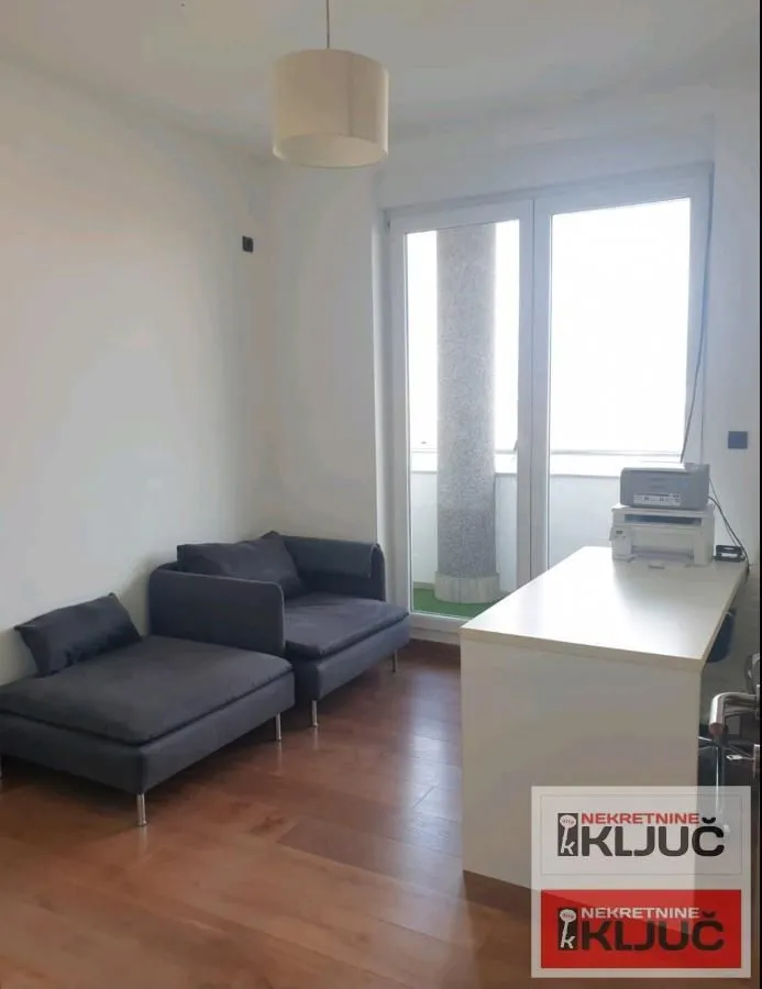Prodaja, trosoban stan, 134m², Sajmište, Novi Sad