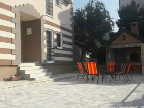 Izdavanje, dvosoban stan, 65m2, Bijela, Herceg Novi