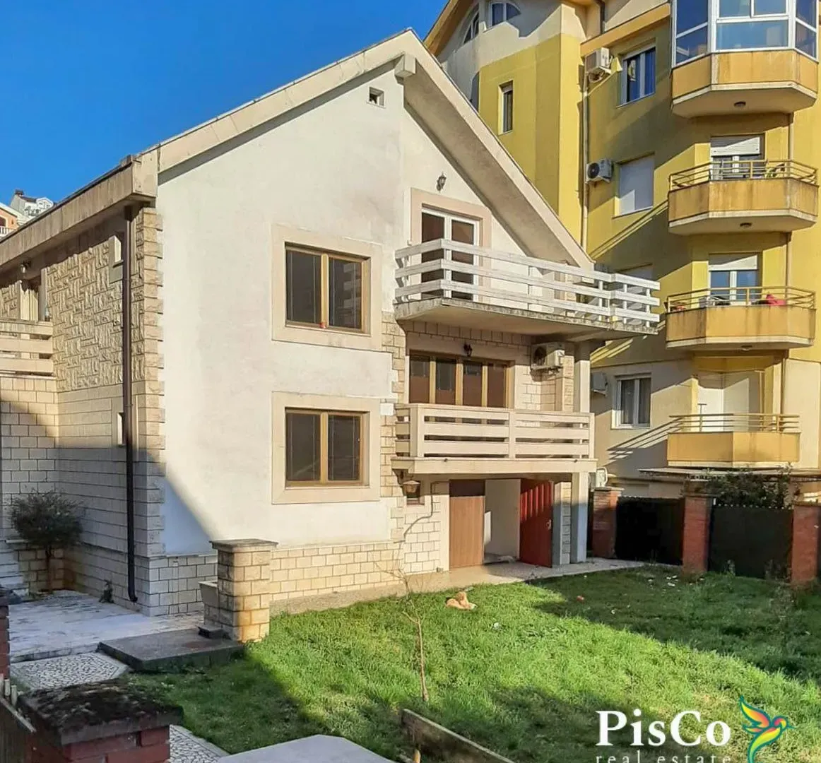 Izdavanje, kuća, 250m², Preko Morače, Podgorica