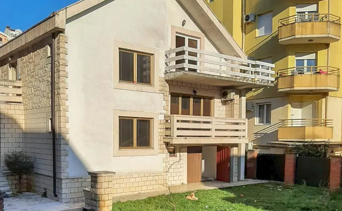 Rent, house, 250m², Preko Morače, Podgorica
