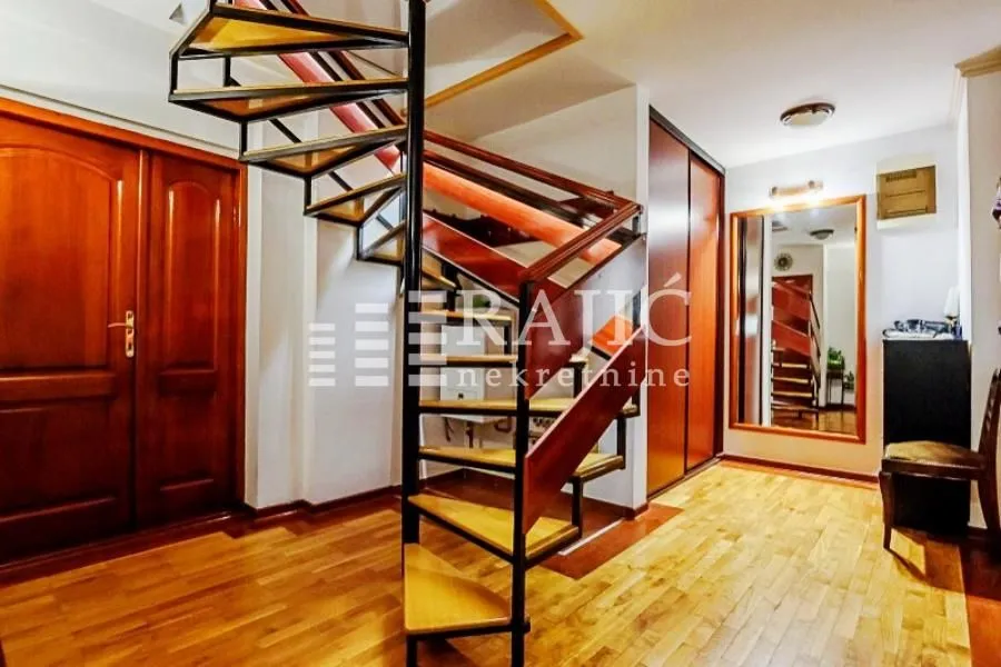 Sale, four bedroom apartment, 105m², Stari Grad, Beograd