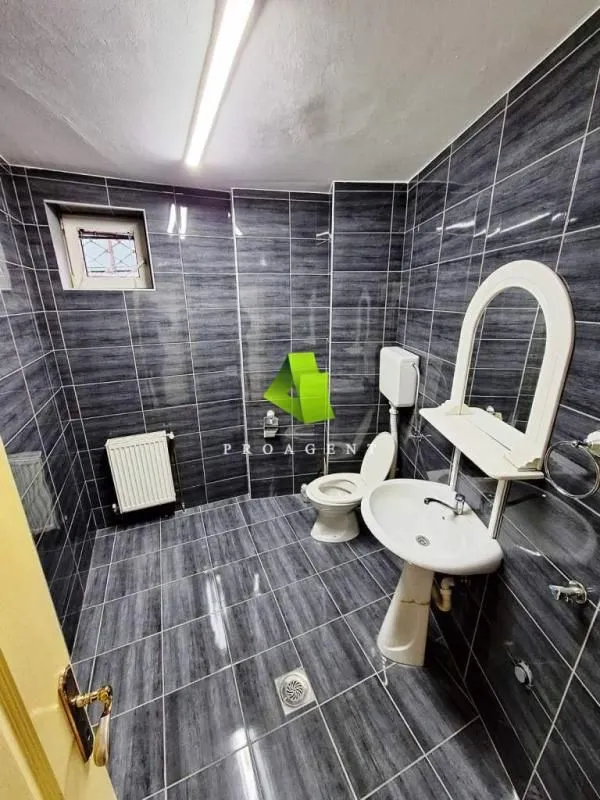 Rent, office space, 620m², Medijana, Niš