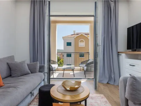 Prodaja, jednosoban stan, 50m², Luštica Bay, Tivat - image 1