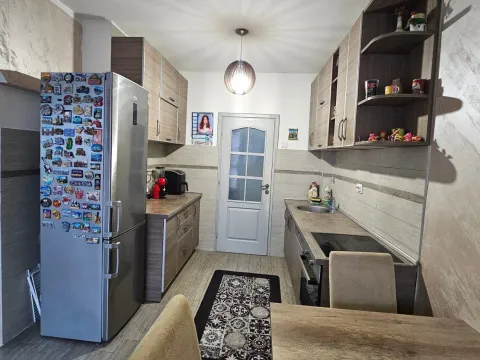 Izdavanje, trosoban stan, 100m², Pejton, Podgorica - image 4