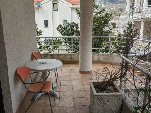 Izdavanje, dvosoban stan, 89m², Risan, Kotor - image 11
