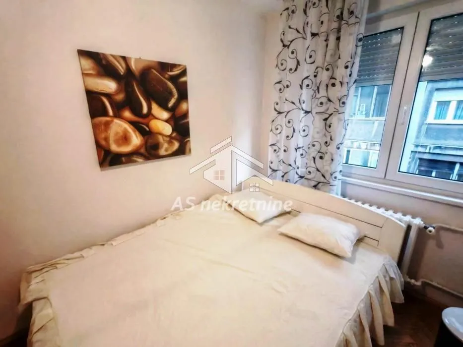 Rent, three bedroom apartment, 73m², Kalenić Pijaca, Vračar Sve Podlokacije