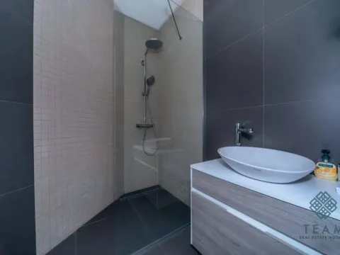 Rent, three bedroom apartment, 72m², Pržno, Budva - image 16