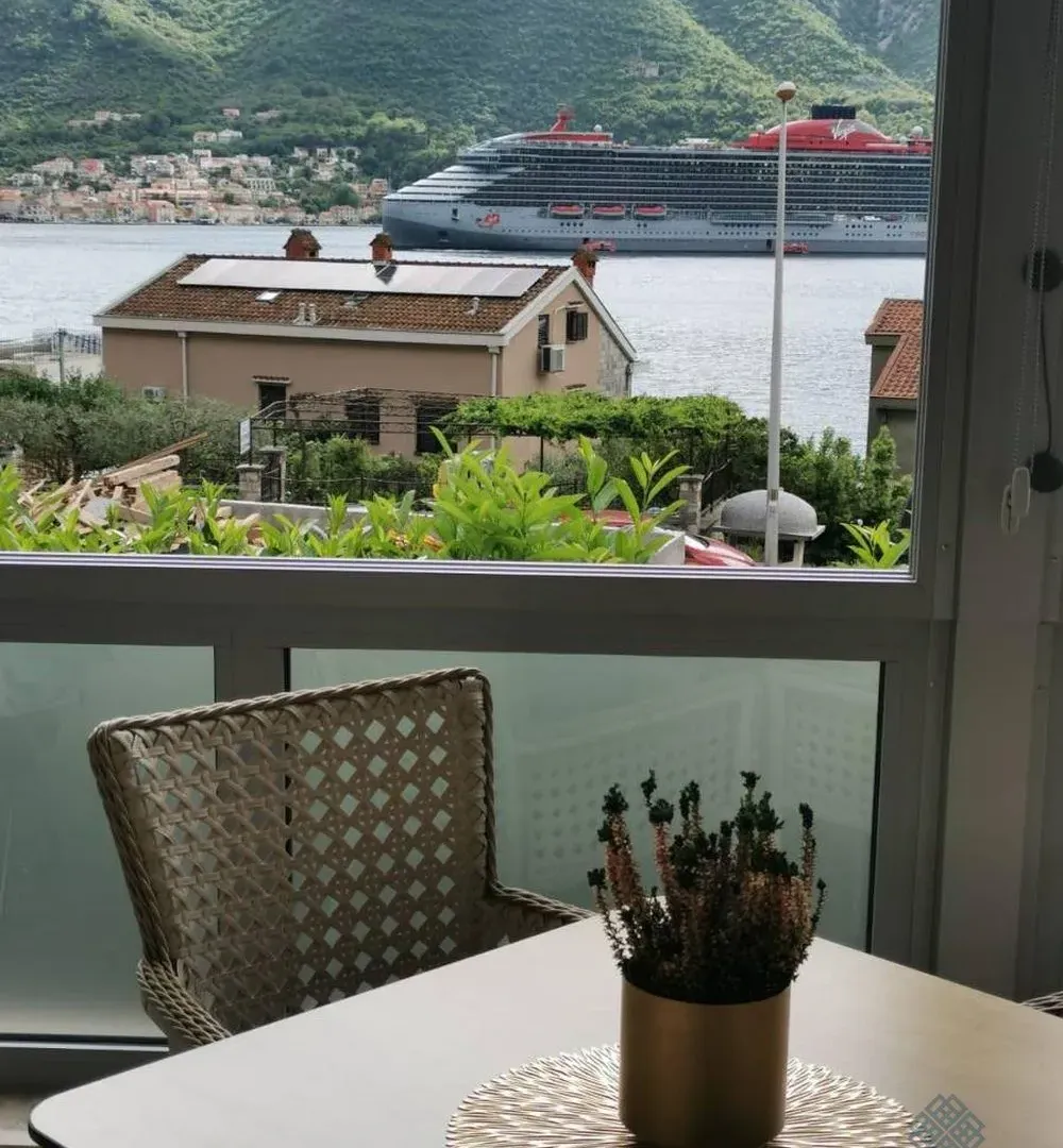 Prodaja, jednosoban stan, 61m², Dobrota, Kotor