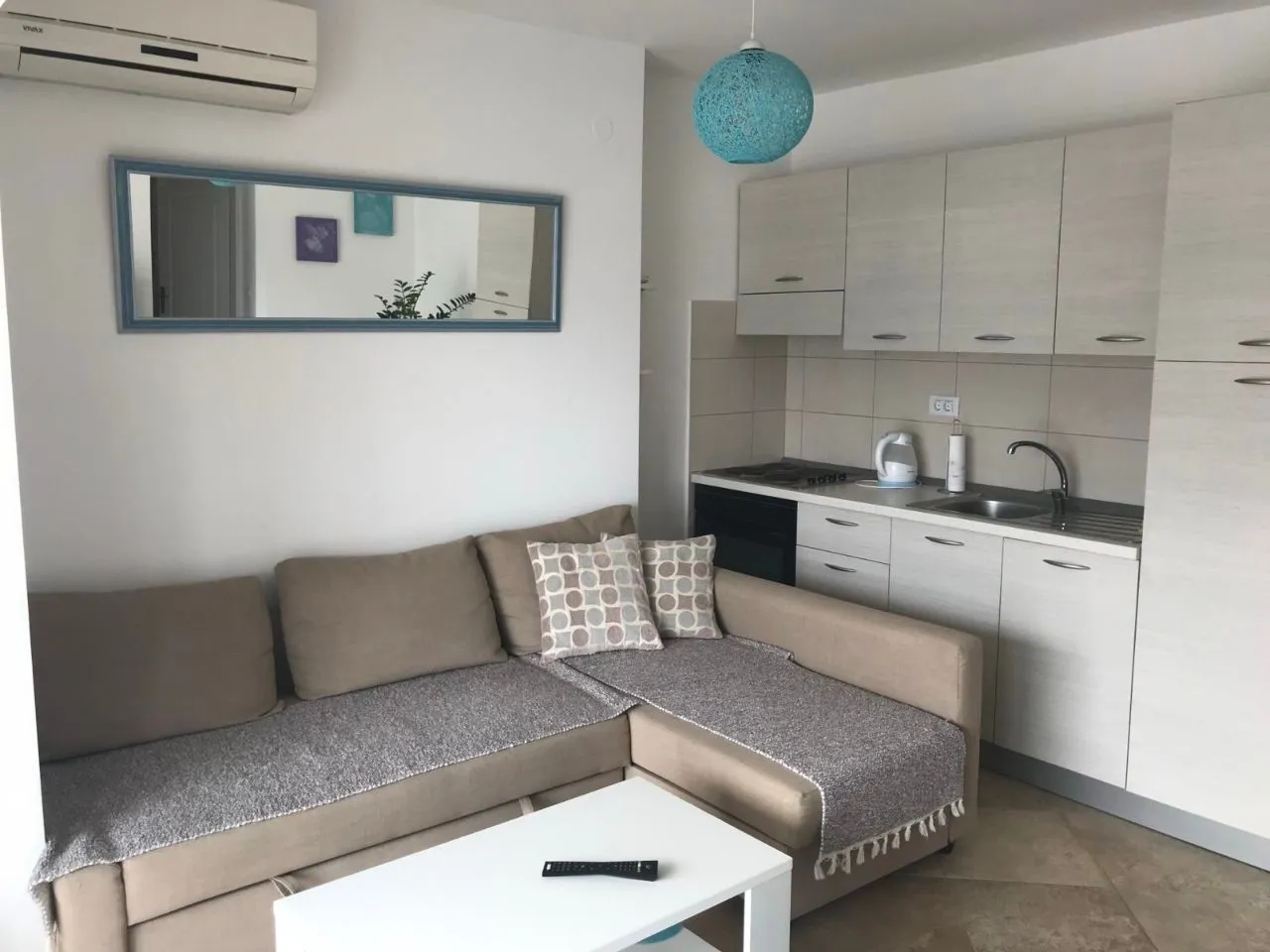 Izdavanje, jednosoban stan, 38m², Đenovići, Herceg Novi