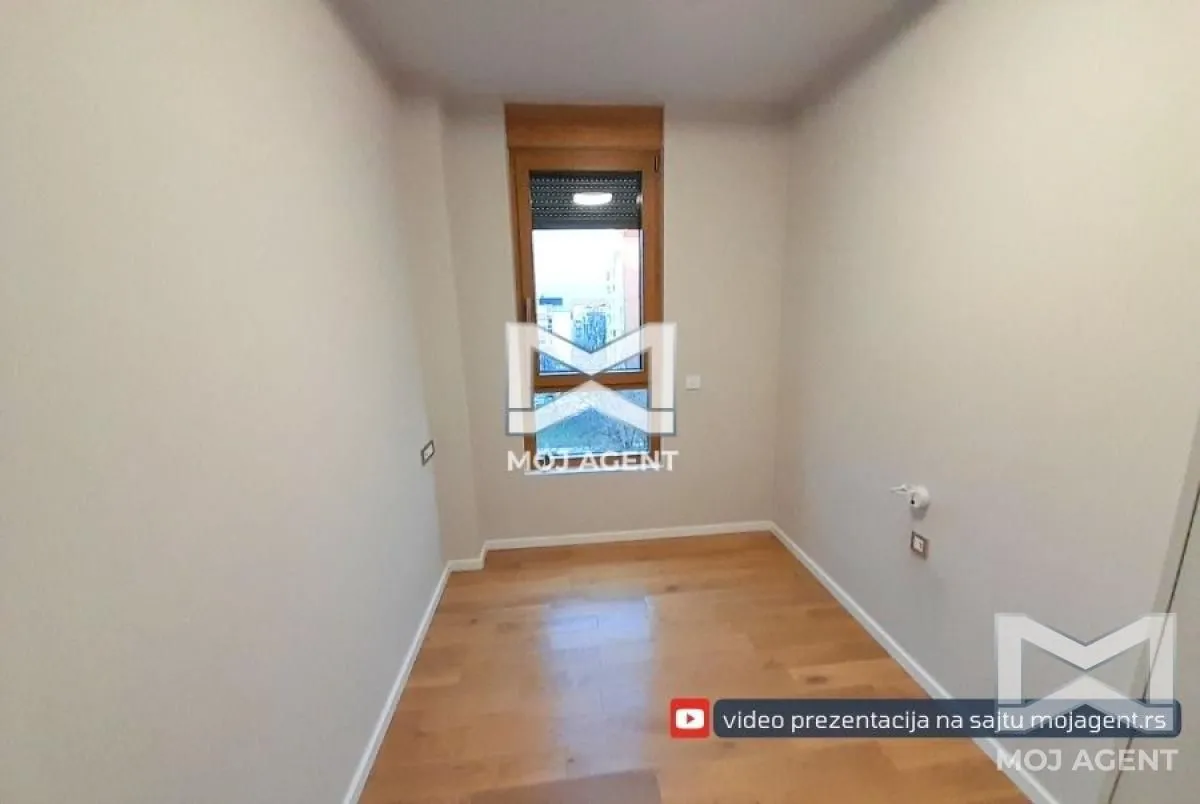 Izdavanje, trosoban stan, 76m², Niš, Srbija