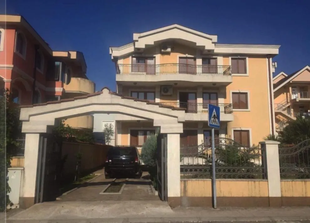 Rent, house, 156m², Stari Aerodrom, Podgorica
