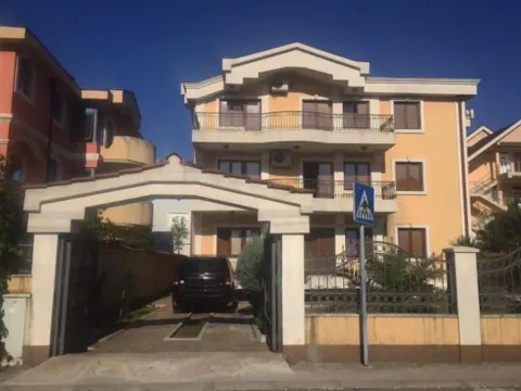 Rent, house, 156m², Stari Aerodrom, Podgorica - image 3