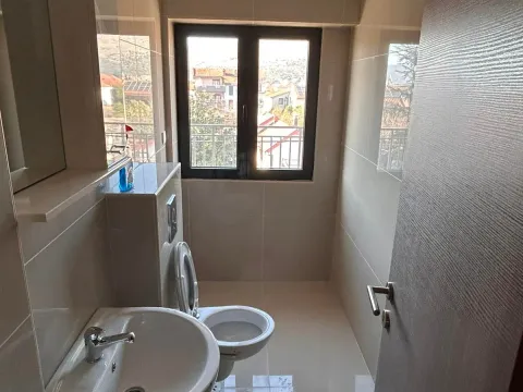 Izdavanje, četvorosoban stan, 150m², Tološi, Podgorica - image 5